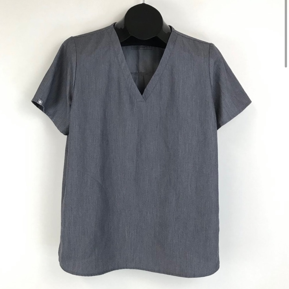 Figs Basa Maternity Scrub Top Women's Size Large
Gray Pullover Pockets Medical